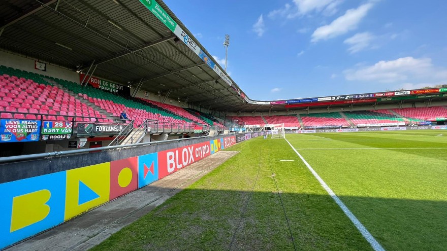 Stadion NEC 880