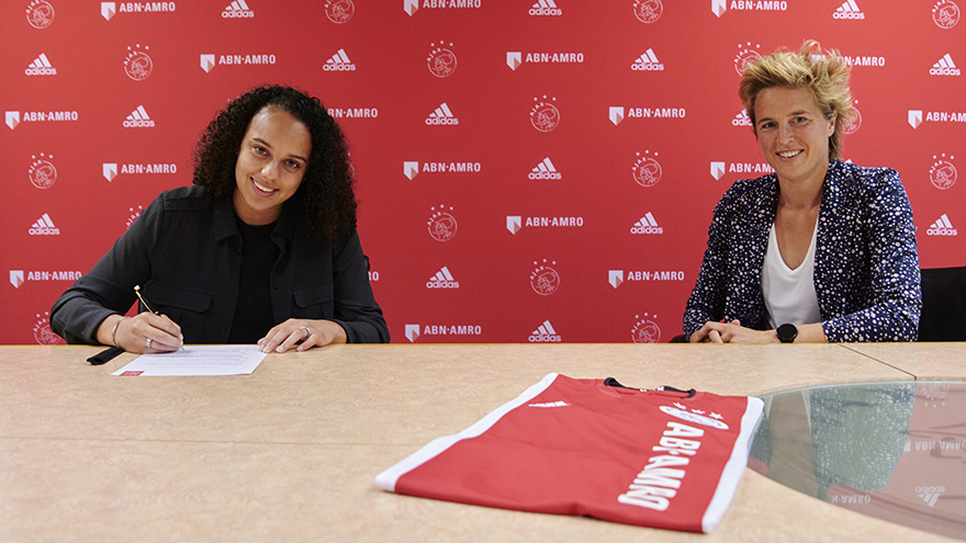 jeugdinternationals-grant-en-sabajo-naar-de-ajax-vrouwen-1