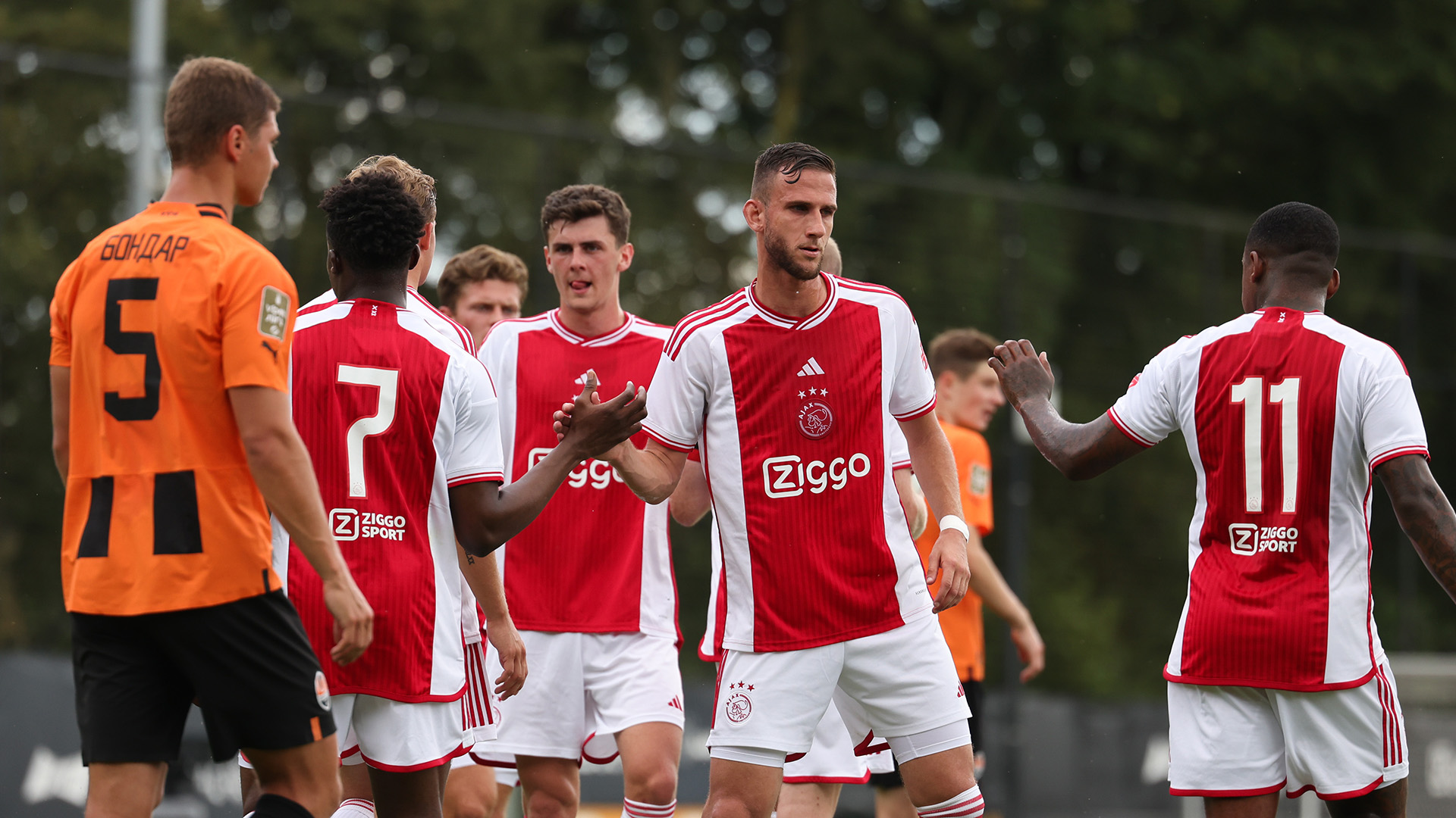 Highlights Ajax – Shakhtar Donetsk | Kudus en Bergwijn op dreef