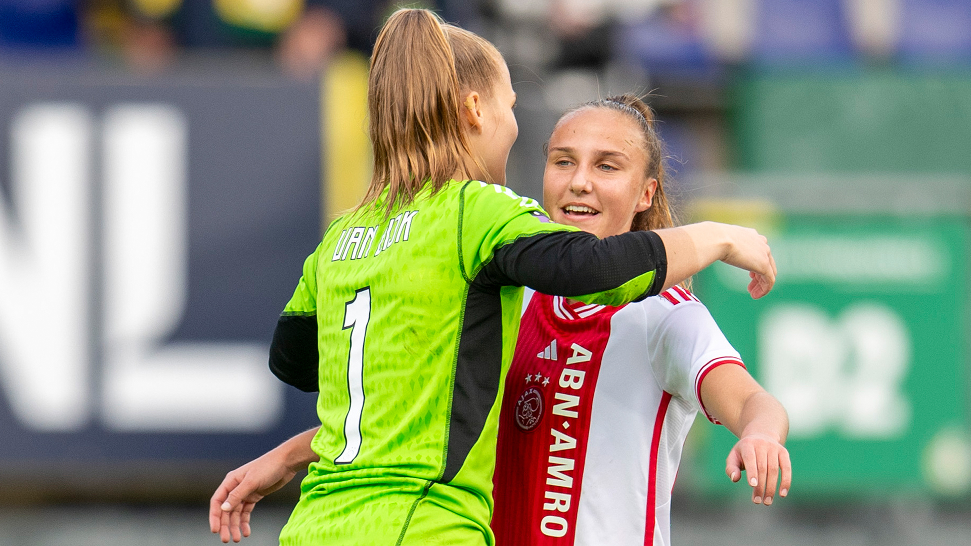 Highlights Fortuna Sittard - Ajax Vrouwen | Vier goals in Limburg