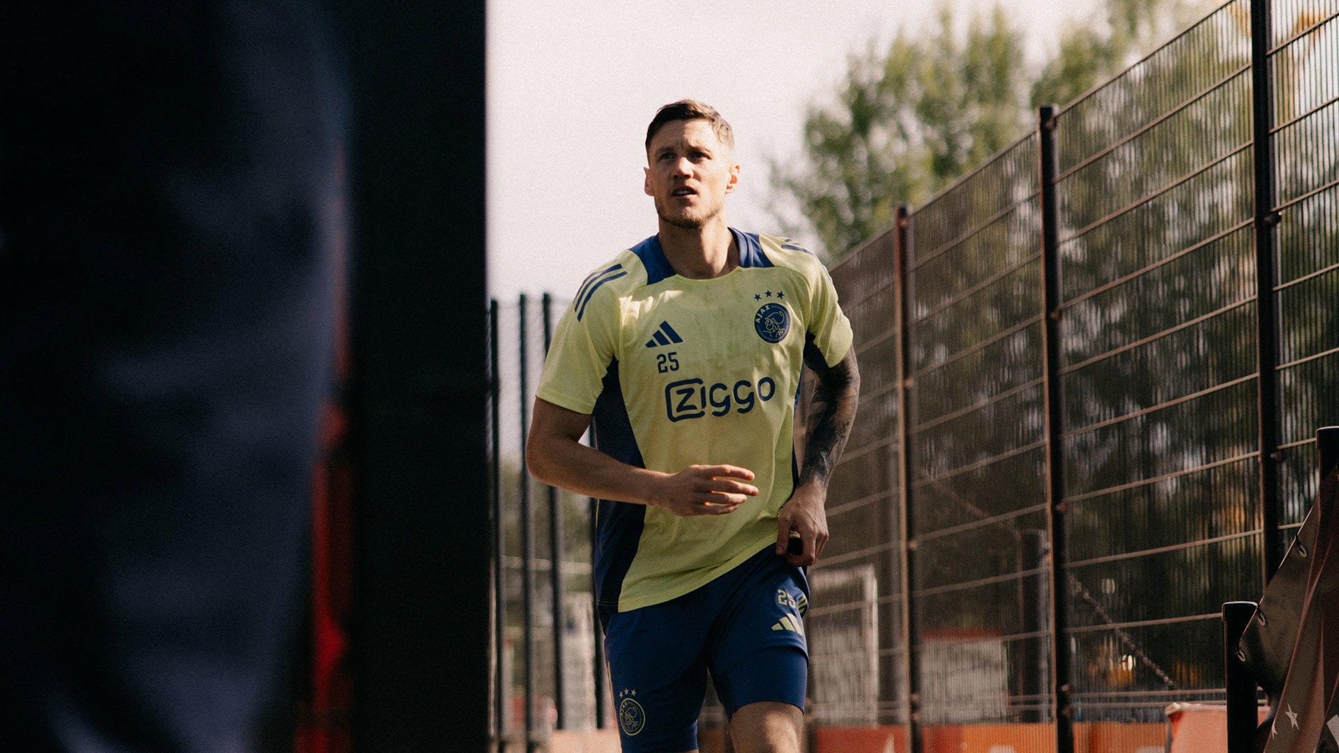 Header Training Weghorst