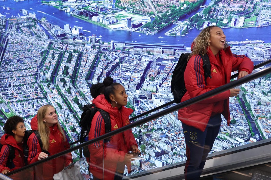 Ajax Vrouwen 900 Reis 2022–09 19 Vertrek Londen 0003