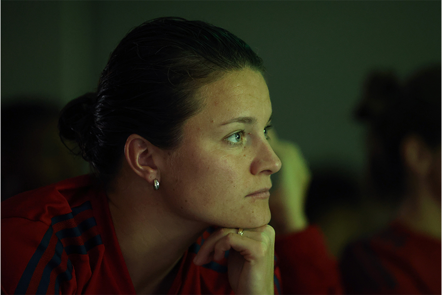 Spitse Bespreking 900