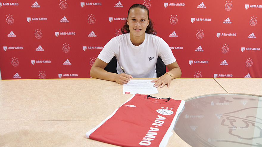 jeugdinternationals-grant-en-sabajo-naar-de-ajax-vrouwen-4