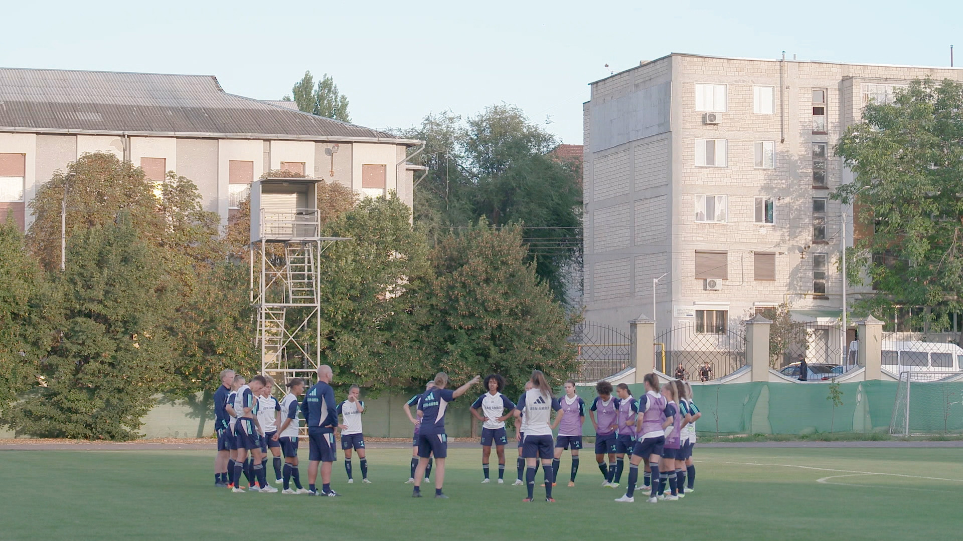 Ajax Vrouwen in Moldavië: 'Heel speciaal om hier te zijn'