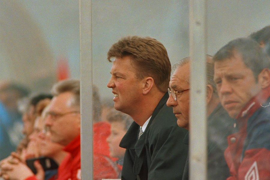 Grim En Van Gaal 900