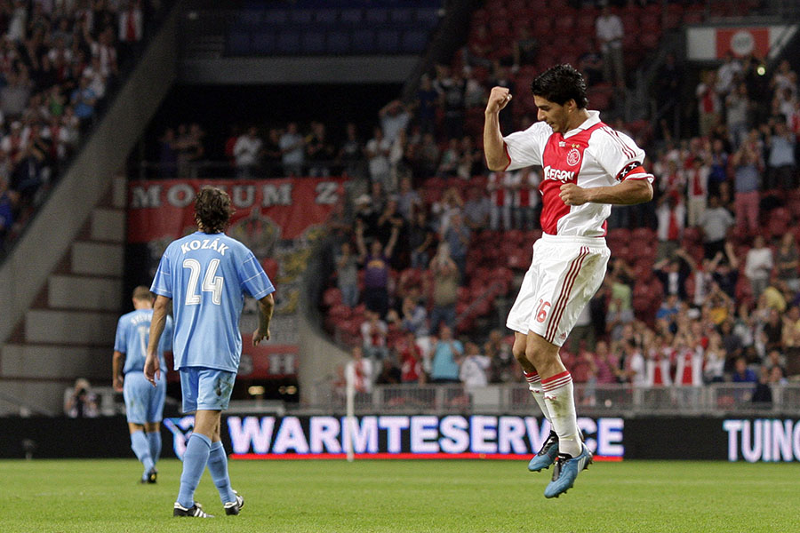 Eerste Europa League Duel Ajax Suarez 02 900