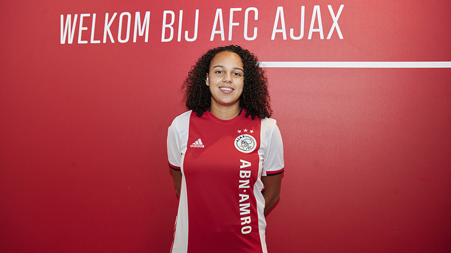 jeugdinternationals-grant-en-sabajo-naar-de-ajax-vrouwen-2