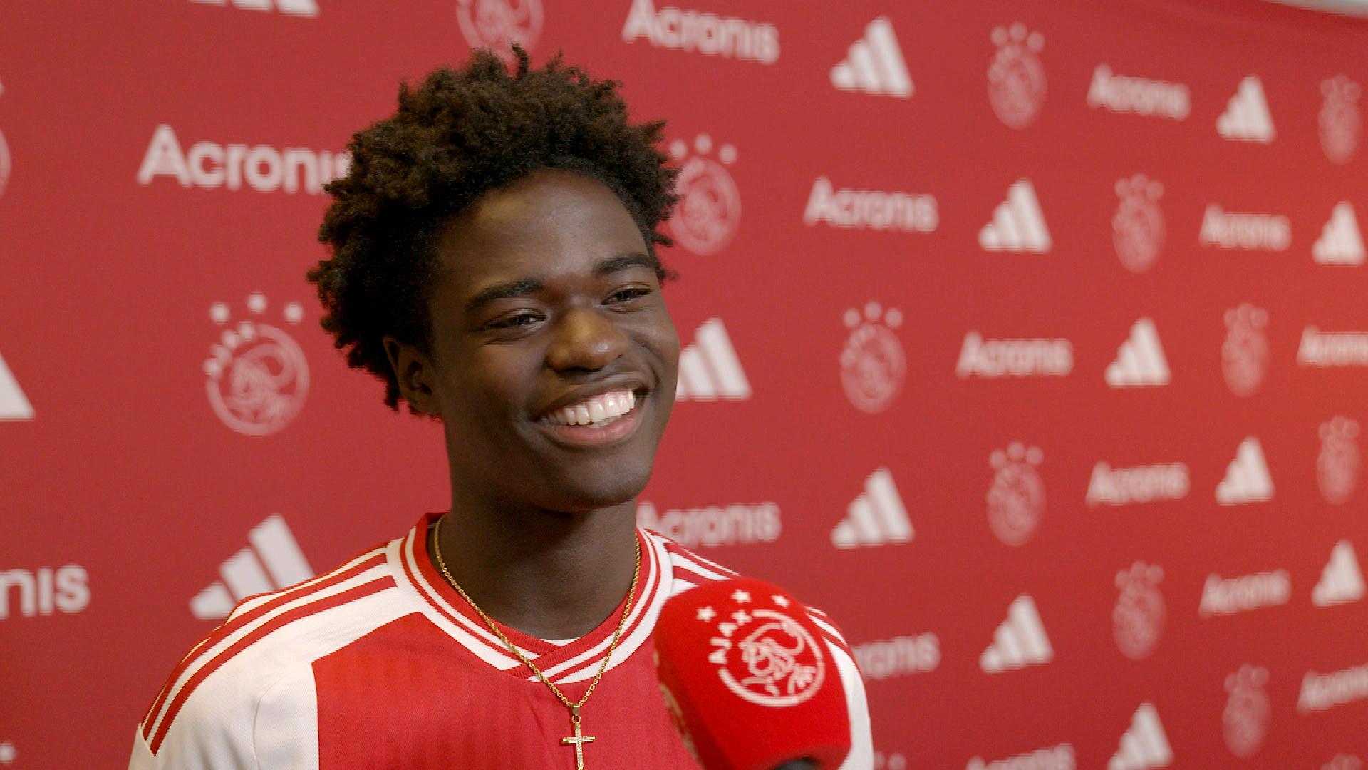 João da Silva tekent eerste contract: 'Hard voor gewerkt'