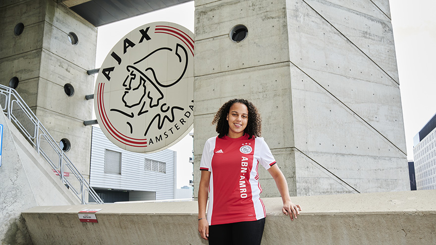 jeugdinternationals-grant-en-sabajo-naar-de-ajax-vrouwen-3