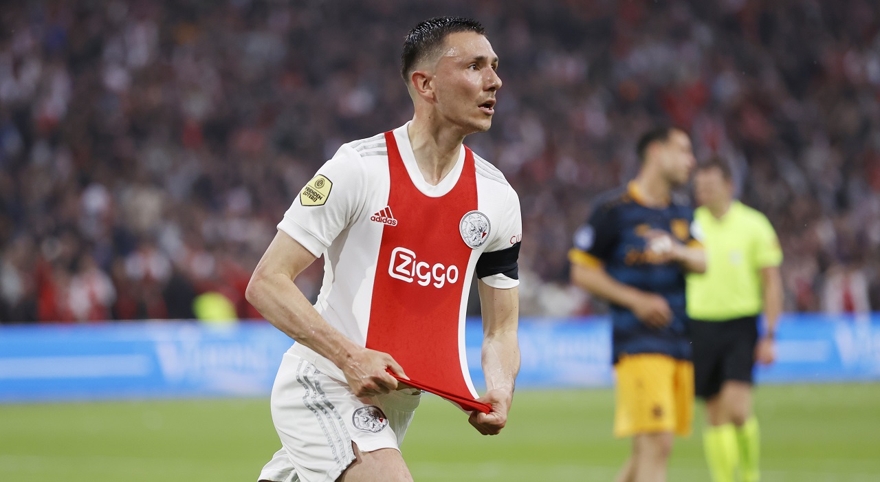 Goal of the Month | Brobbey, Berghuis, Álvarez en Tromp