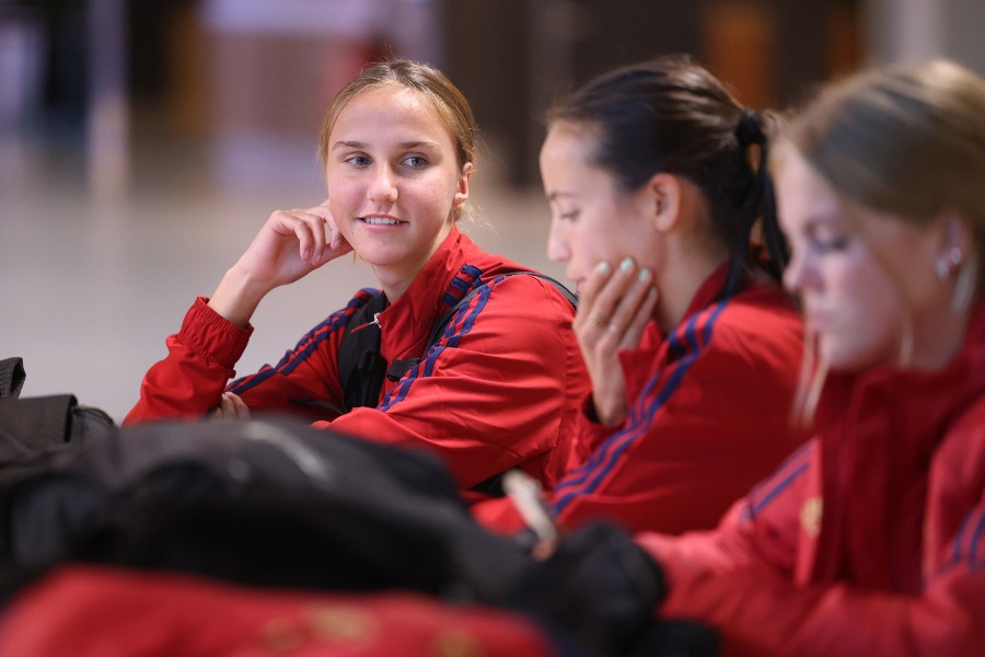 Ajax Vrouwen 900 Reis 2022–09 19 Vertrek Londen 0009