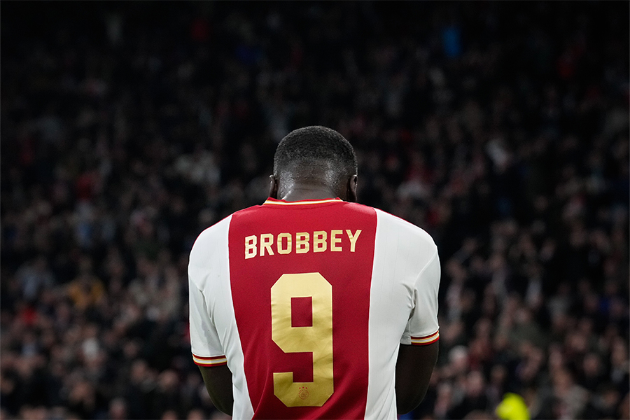 Brobbey Balen Vitesse 900