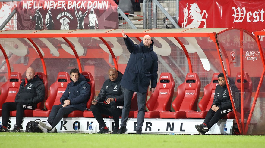 Ten Hag coacht in de Grolsch Veste.