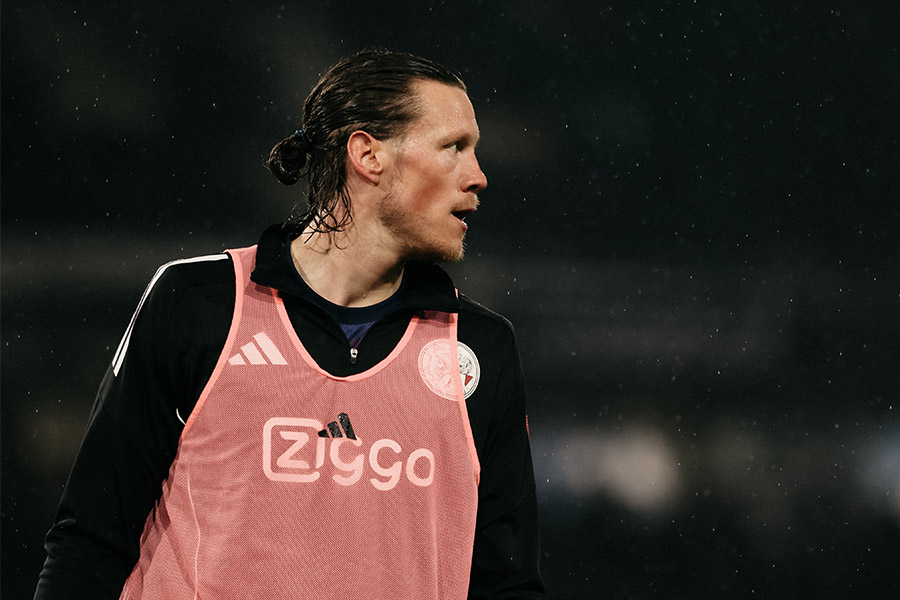 Weghorst Warm Up